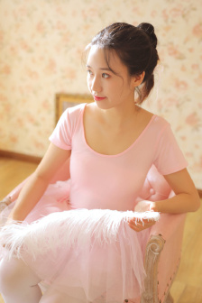丝袜老师张开腿任我玩弄